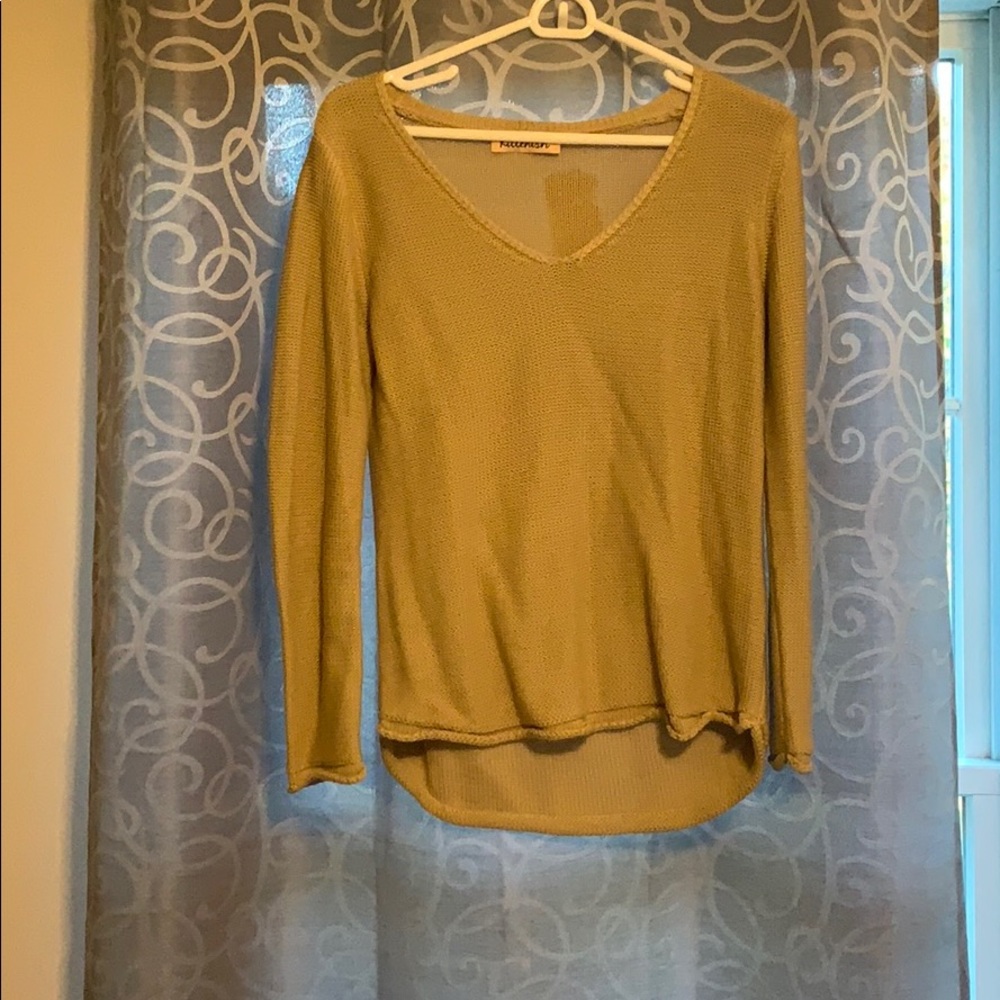 Kittenish Jessie James decker tan sweater